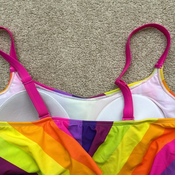 Torrid Wireless Flounce Muted Rainbow Bikini Top Swimsuit Size 2X - Picture 6 of 8